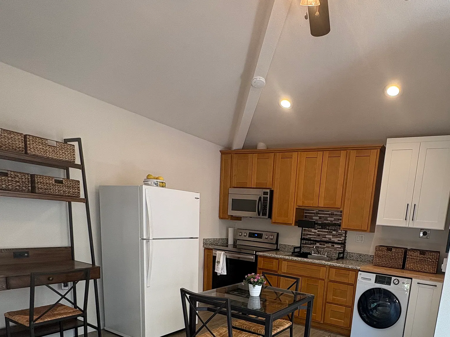 Studio, 350 sqft, $2,650 — Photo 2