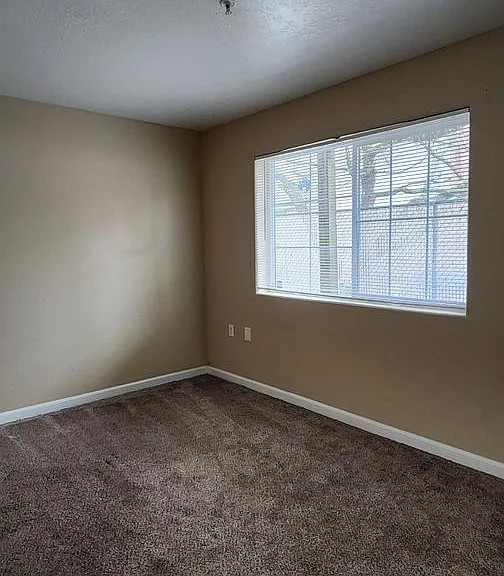 442-Northridge Plaza — Photo 11