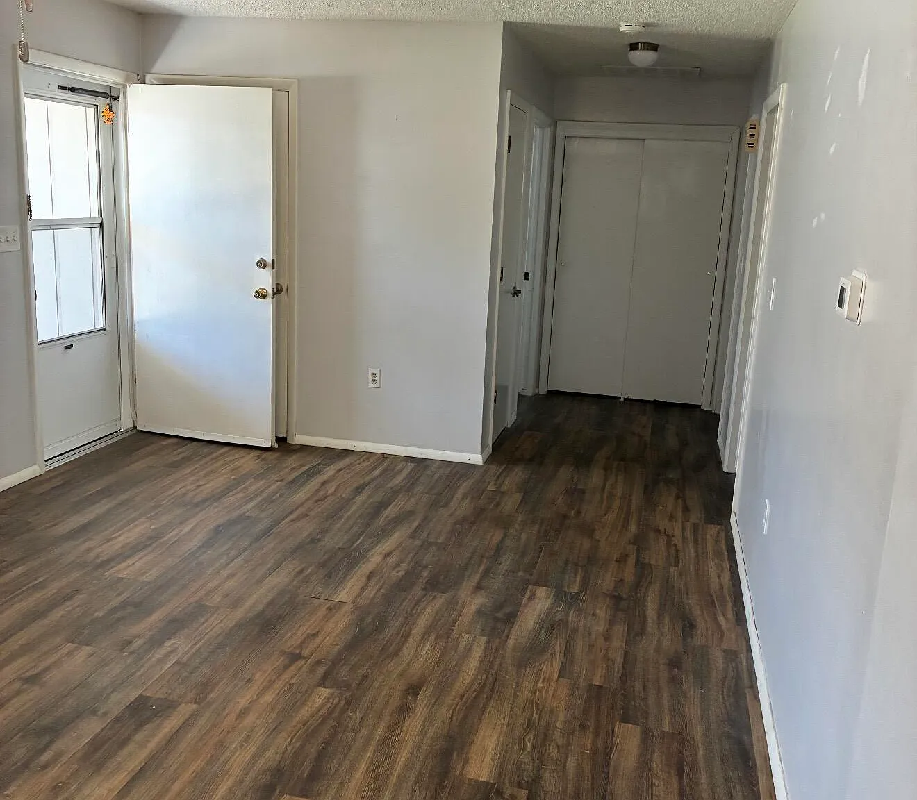 Studio, 1006 sqft, $1,100 — Photo 3