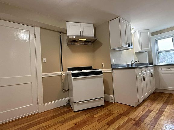 5th image of 11 Beacon St Floor 3