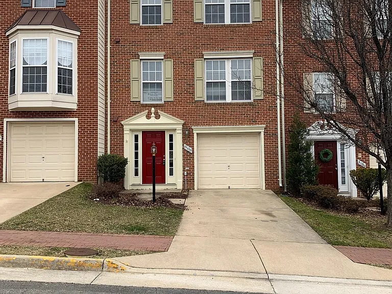 8108 Horseshoe Cottage Cir — Photo 1