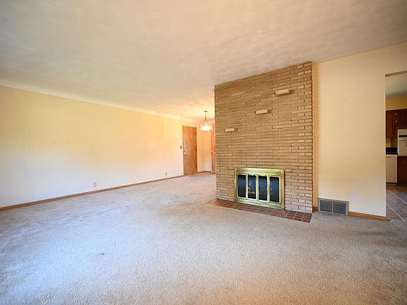 4th image of 1085 Delaware Ave