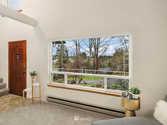 3rd image of 5711 Auburn Way S