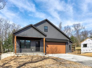 415 Sabine Dr #27, Muskegon, MI 49442