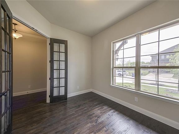 4th image of 1737 Goliad Way
