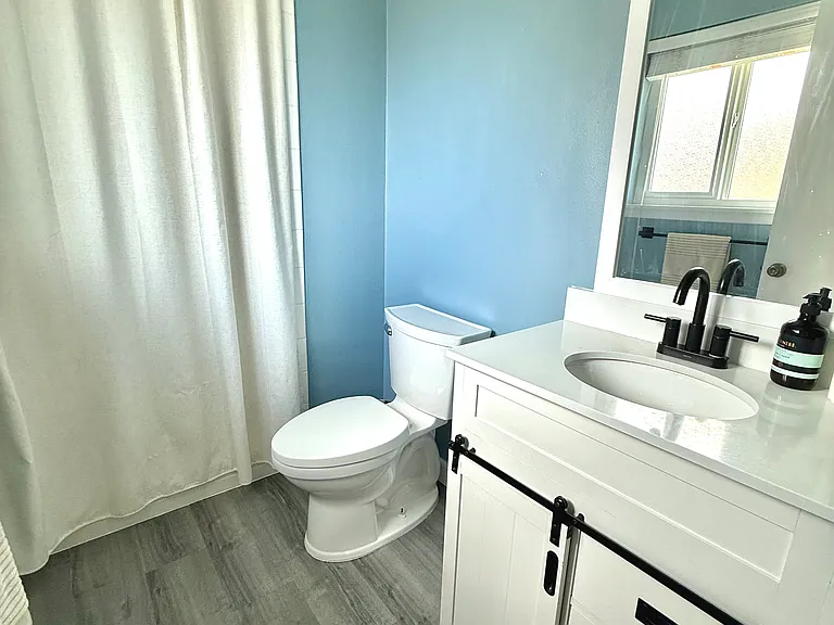 915 Valkenburg Dr — Photo 14