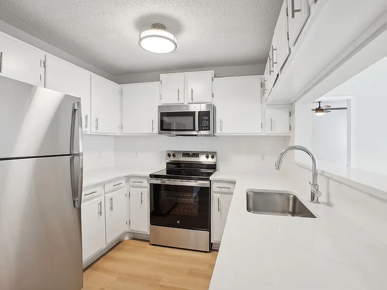 Cambridge Park Apartments — Photo 69