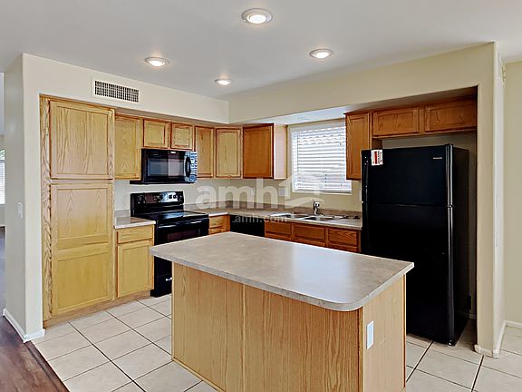 4th image of 15969 W Latham St