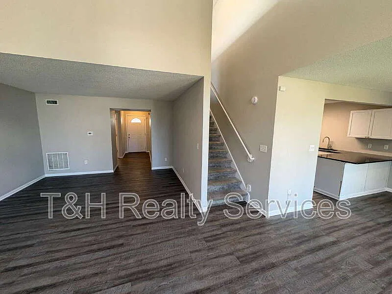 3 bed, 2.5 bath, 1723 sqft, $1,650 — Photo 4