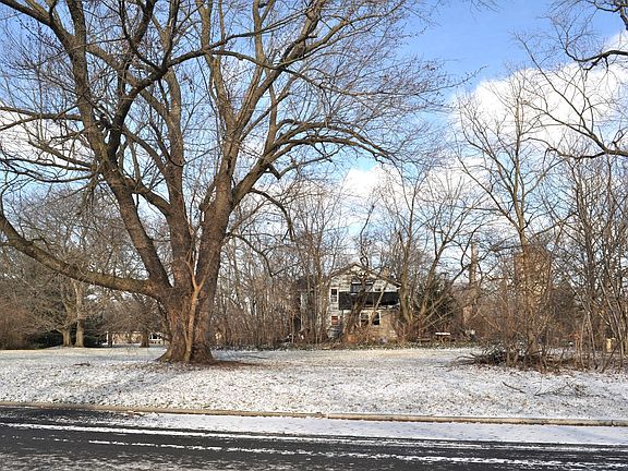 4th image of 150 E Sauk Trl