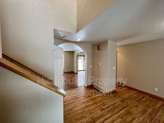 4th image of 304 61st Ave