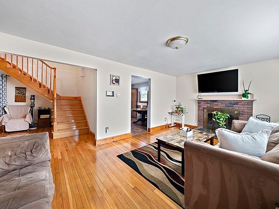 5th image of 7 Oakwood Ave