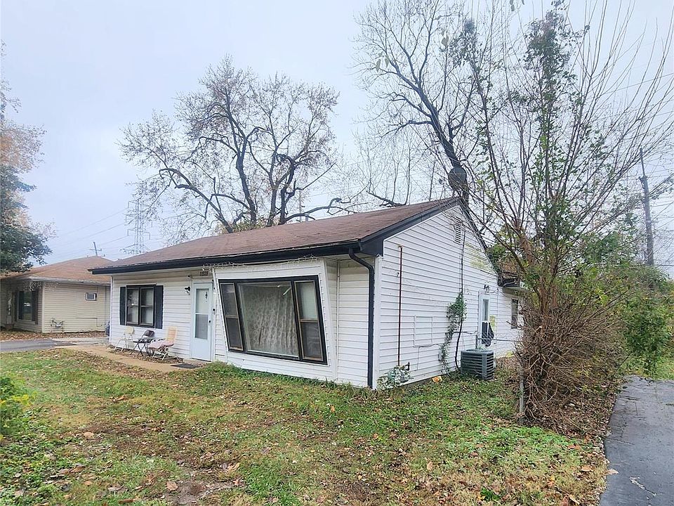 2nd image of 11939 Bridgevale Ave