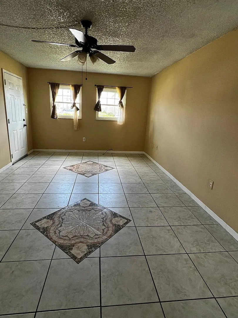 Building Photo - 827 Sky Lake Cir #A