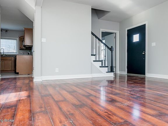 4th image of 2424 Clarendon Ave