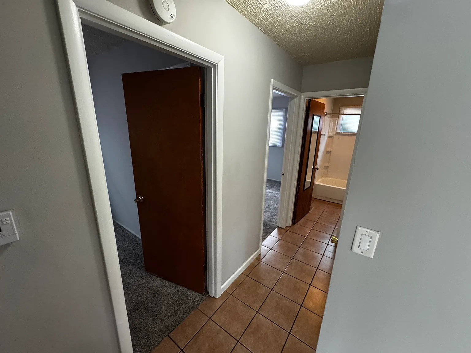 3 bed, 900 sqft, $1,050 — Photo 3