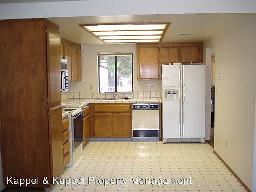 3rd image of 499 Aberdeen Way