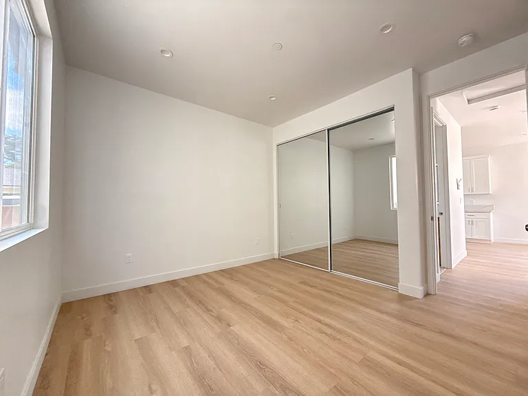 22657 Valerio St #22655 — Photo 10