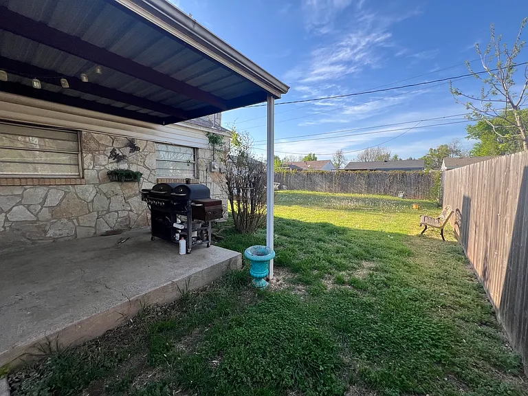 713 SW 49th St — Photo 32