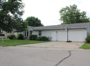 584 E 5th St, Zumbrota, MN 55992