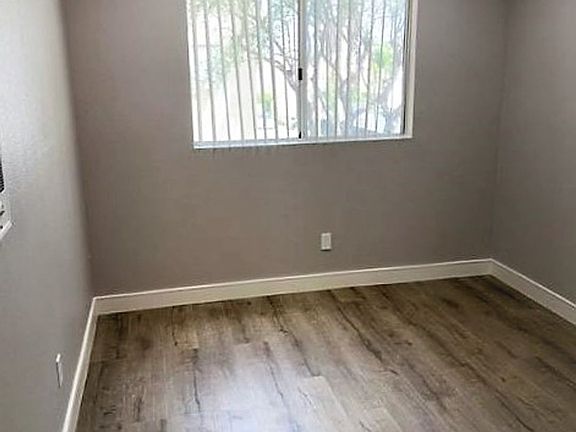 4th image of 4024 32nd St APT 24