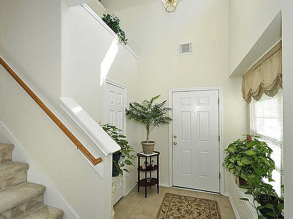 Entry/Staircase