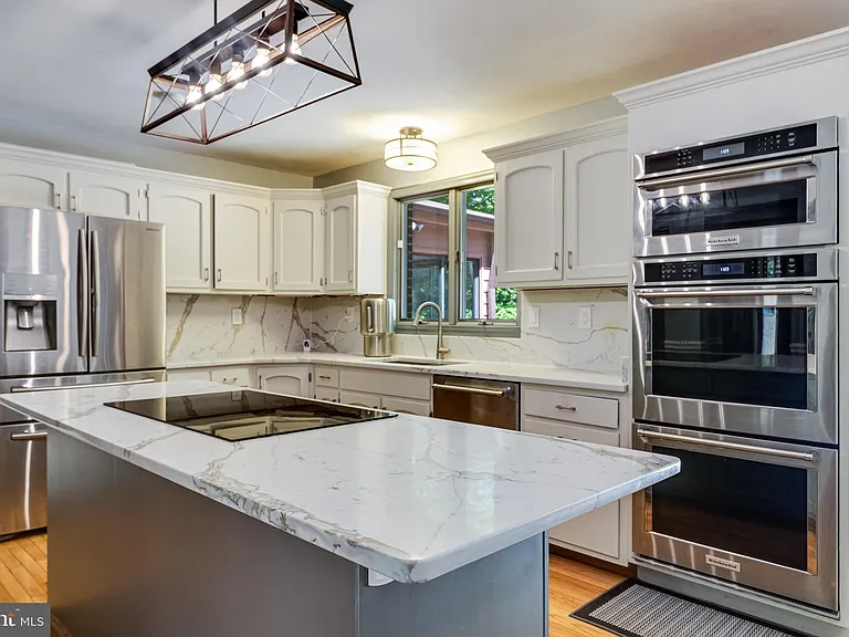 8150 Plowden Dr — Photo 35