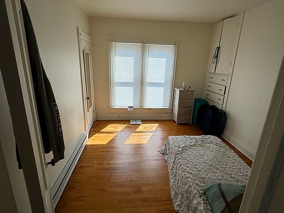 5th image of 239 Leonard St N #239