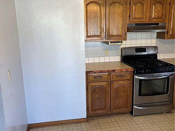 5th image of 907 W Salem Ave
