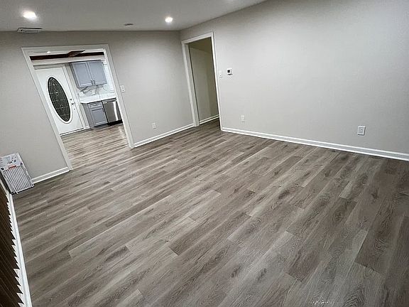 2nd image of 827 Riverside Ave