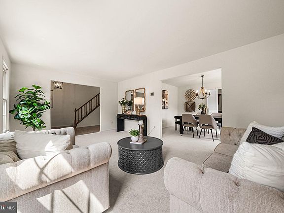 5th image of 6011 Burnside Landing Dr