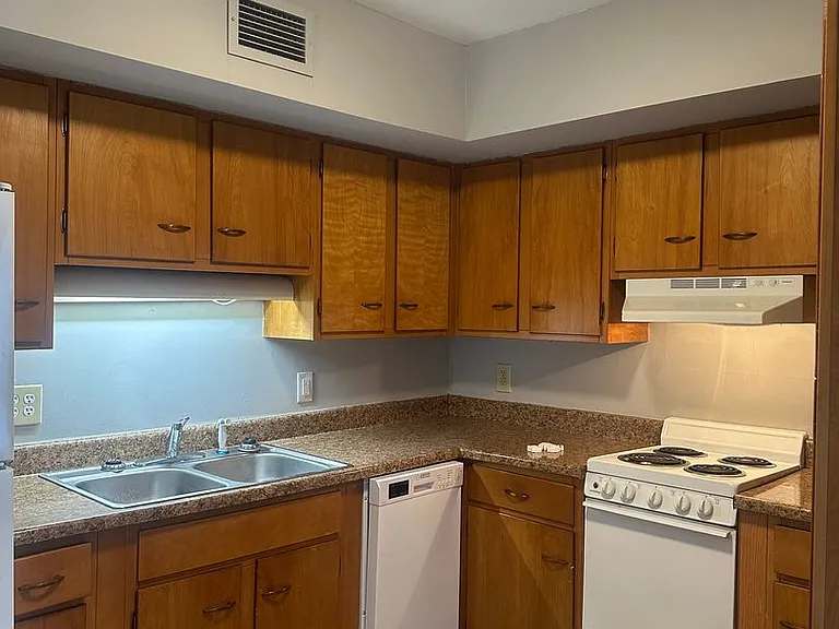 300-315 Moundale Ct — Photo 4