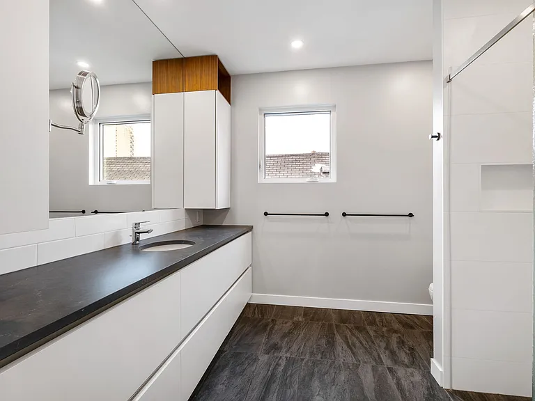 260 Wellington Cres #11 — Photo 23
