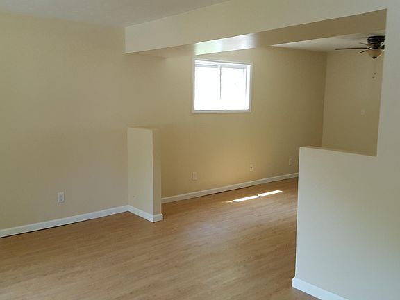 2nd image of 433-435 Clifton Dr NE