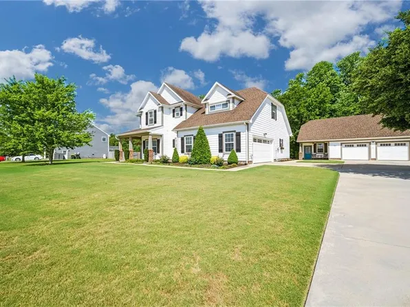 102 Rosedale Ct, Moyock, NC 27958
