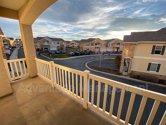 3rd image of 1077 Canyon Meadow Dr APT 4