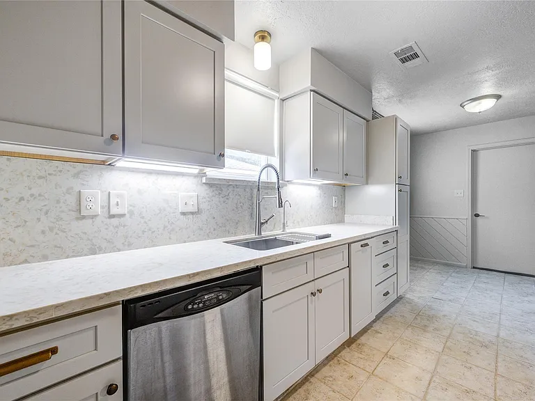 16019 Fathom Ln — Photo 9