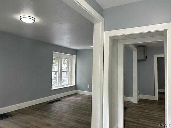 4th image of 322 Hatch St