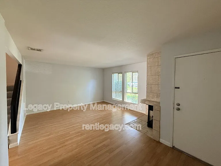 339 Bridge Pl — Photo 5