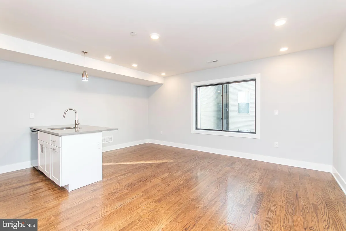Building Photo - 812 N Uber St #4