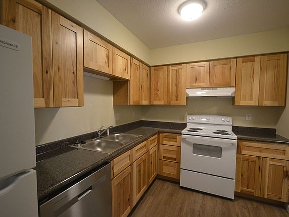 2nd image of 616 Evergreen St #16