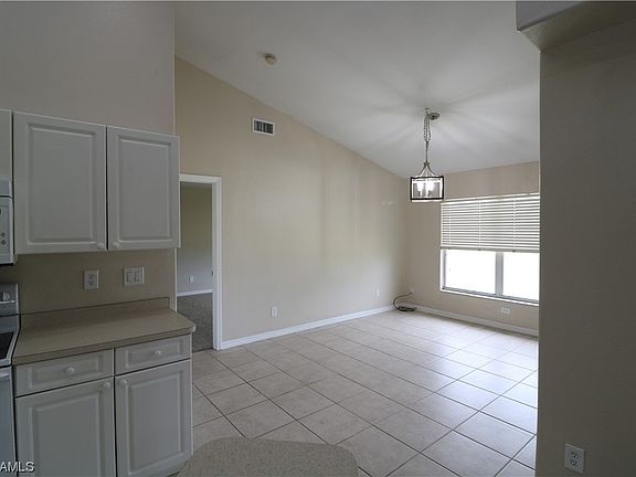 5th image of 2522 NE 6th Pl