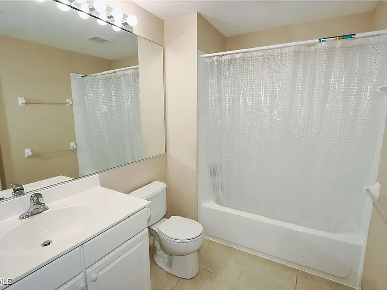 1172 Oxford Ln #27 — Photo 10