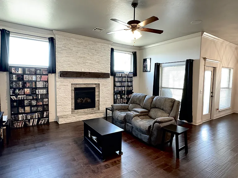 1106 Remington Ct — Photo 12