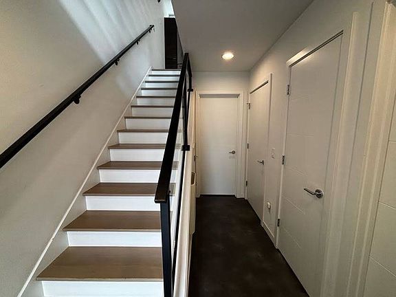 3rd image of 513 20th Ave E #D