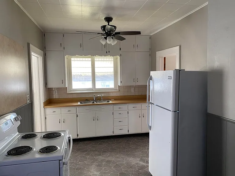 1704 Pacific St — Photo 9