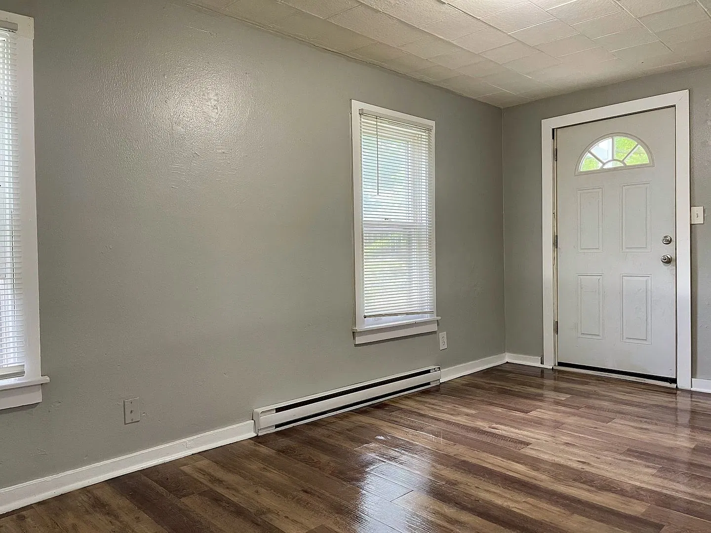 Darling 2 Bedroom 1 Bathroom Home in Minneapolis! — Photo 4