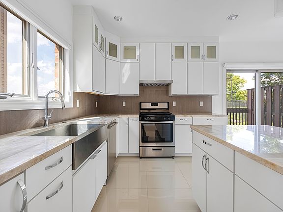 3rd image of 423 Lafayette Ave #423