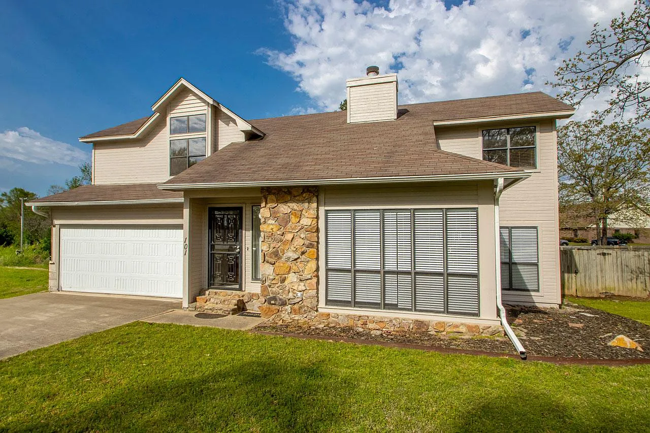 3 bed, 2.5 bath, 1550 sqft, $4,000 — Photo 2