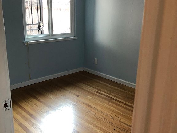 4th image of 2132 Ventura Pl